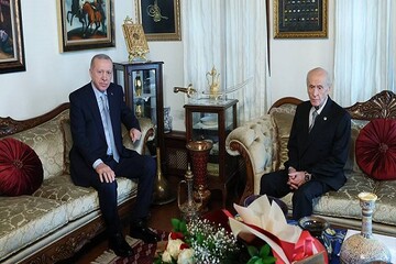 Erdoğan’ın yeniden aday olabilmesi için anayasal değişiklik önerisi