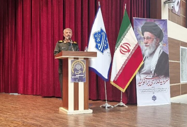 معلمان قدردان جایگاه رفیع خود باشند