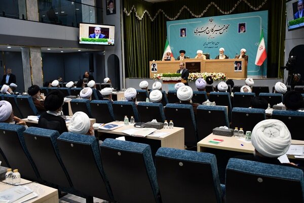 أعضاء مجلس خبراء القيادة يؤكدون على التلاحم الوطني ودعم جبهة المقاومة