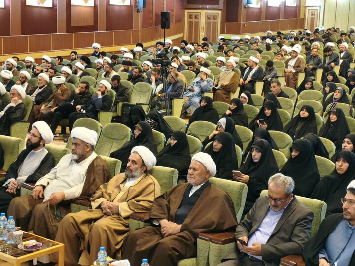 انقلاب اسلامی ثمره برکت و مجاهدت حوزه‌های علمیه است