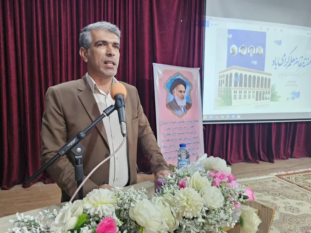همایش تجلیل از معلمان نمونه شهرستان دیر با حضور خدام حرم امام رضا (ع)