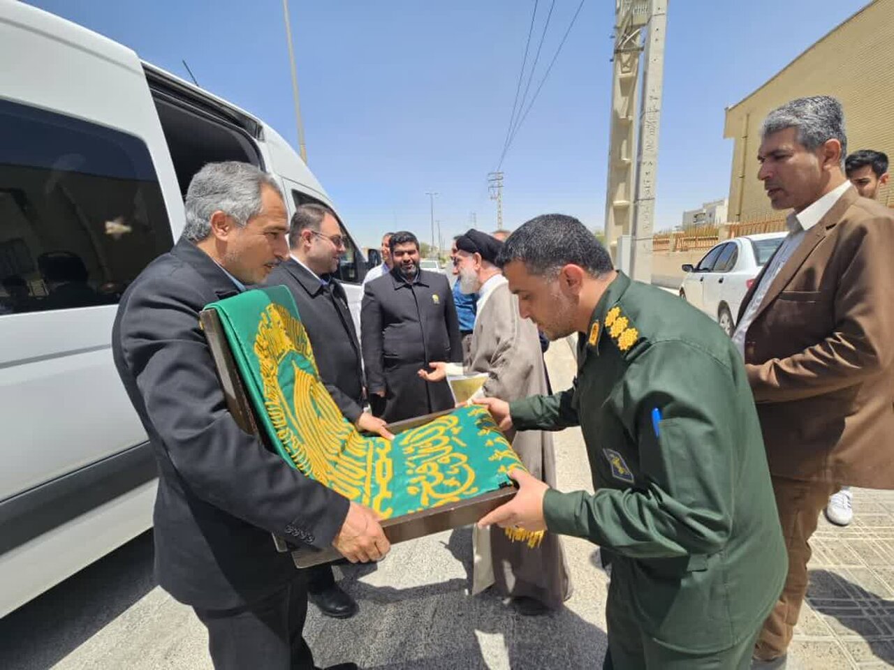همایش تجلیل از معلمان نمونه شهرستان دیر با حضور خدام حرم امام رضا (ع)