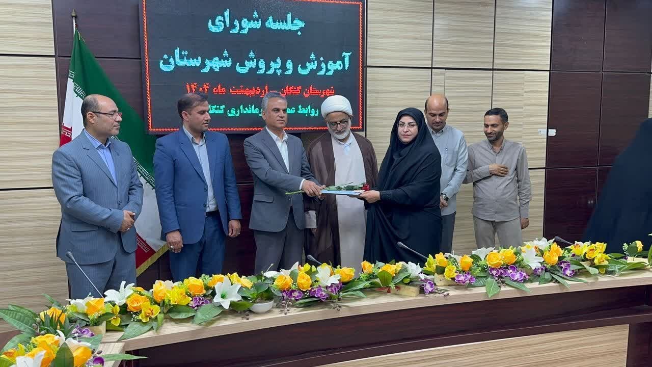 معلمان چراغ راه و الهام‌بخش آینده‌سازان هستند