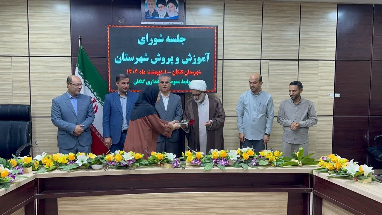 تجلیل از مقام معلم باید فراگیر و فراساختاری باشد