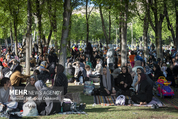 جشن خانوادگی دهه کرامت در شهرکرد