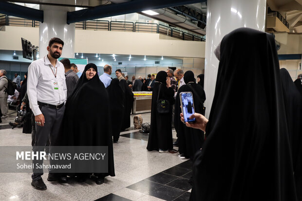 بدرقه زائران حج تمتع از فرودگاه بین‌المللی مشهد