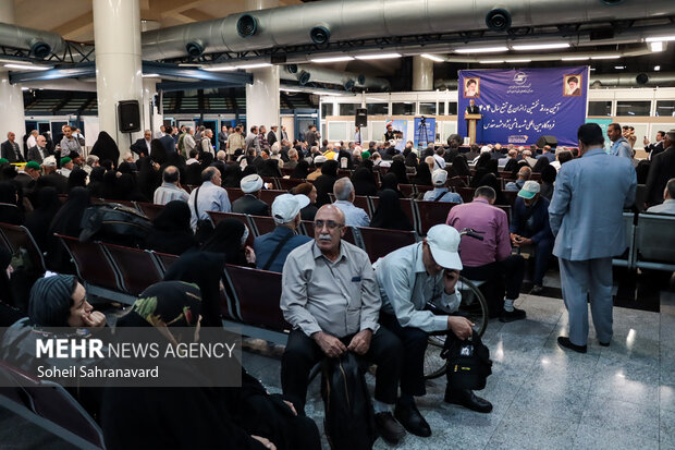 بدرقه زائران حج تمتع از فرودگاه بین‌المللی مشهد