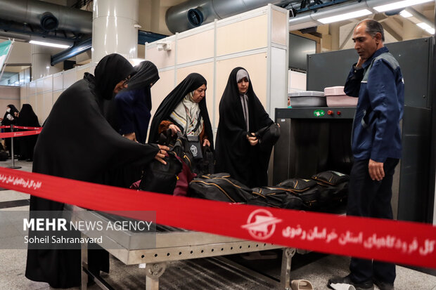 بدرقه زائران حج تمتع از فرودگاه بین‌المللی مشهد