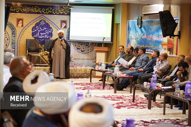 نشست صمیمانه استاندار و مدیران اداره تبلیغات اسلامی استان اصفهان