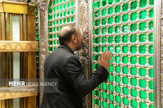 گل آرایی ضریح مطهر امام رضا (ع)