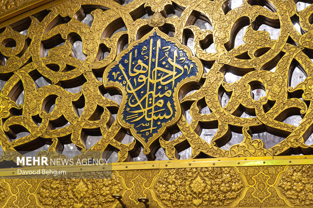 تزيين حرم الامام الرضا عليه السلام بالورد