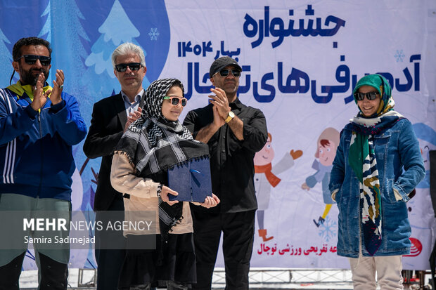 مهرجان الرجل الثلجي في مرتفعات توتشال شمال طهران