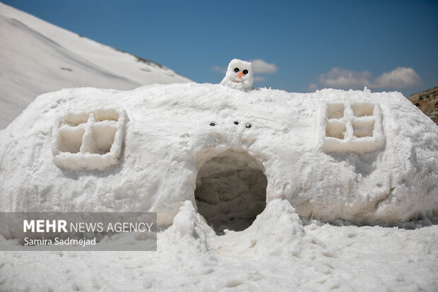 برف تابستانی در قله دماوند