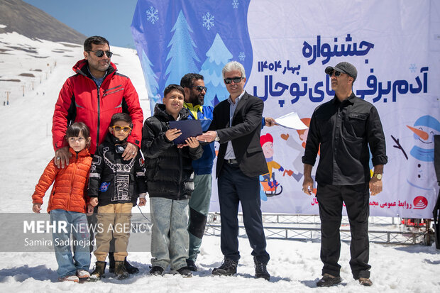 مهرجان الرجل الثلجي في مرتفعات توتشال شمال طهران