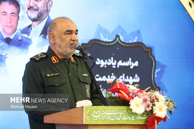 اولین سالگرد شهادت شهید رئیسی و شهدای خدمت در حرم مطهر رضوی