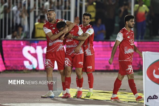 دیدار دو تیم خیبر خرم‌آباد و پرسپولیس تهران