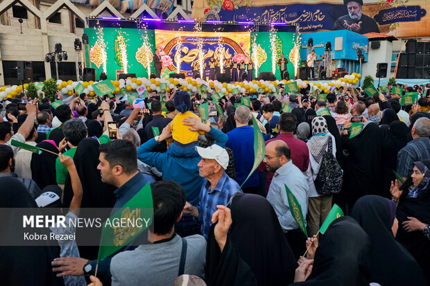 جشن خانوادگی امام رضایی‌ها در مشهد - ۱