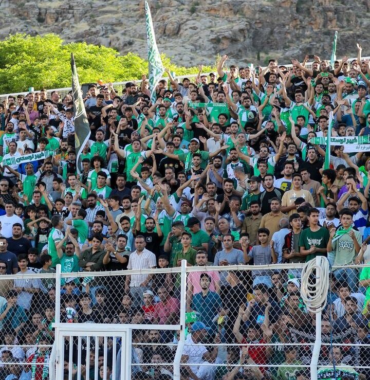 ورزشگاه تختی خرم آباد پر شد؛ هواداران دیگر مراجعه نکنند + عکس