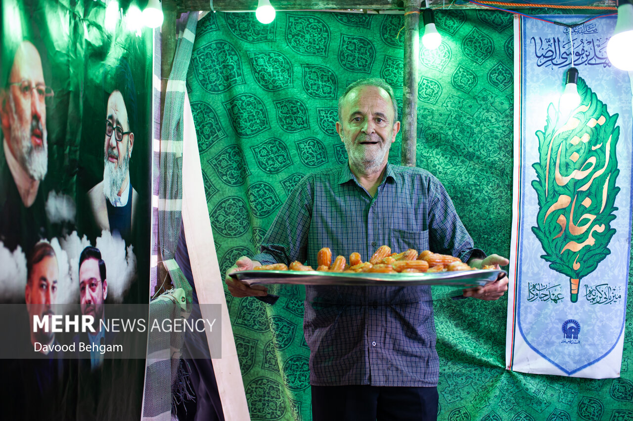 جشن میلاد امام رضا (ع) از میدان ۱۵ خرداد تا حرم؛ روایت دلدادگی و همدلی