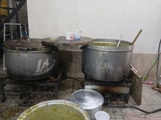 پخت و توزیع ۱۱۰ دیگ آش نذری در مصلای بیت‌المقدس اراک 