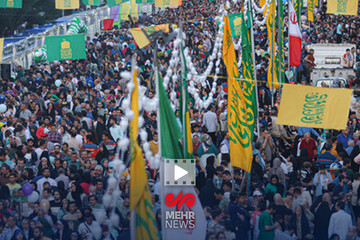 گزارش خبرنگار مهر از گلباران اجتماع بزرگ امام رضایی‌ها در میدان ولیعصر