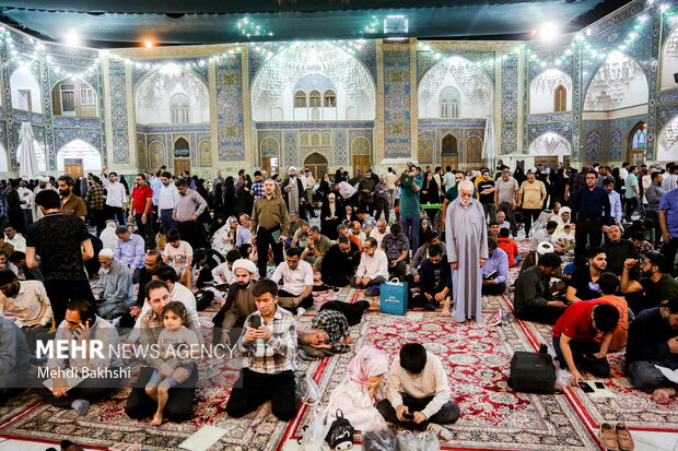 حال و هوای حرم اخت الرضا(ع) در شب میلاد امام هشتم