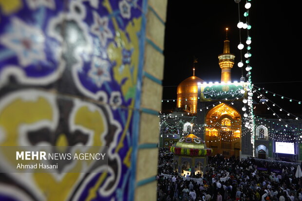 شب میلاد امام رضا (ع) در حرم مطهر رضوی
