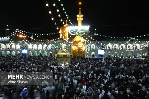 شب میلاد امام رضا (ع) در حرم مطهر رضوی
