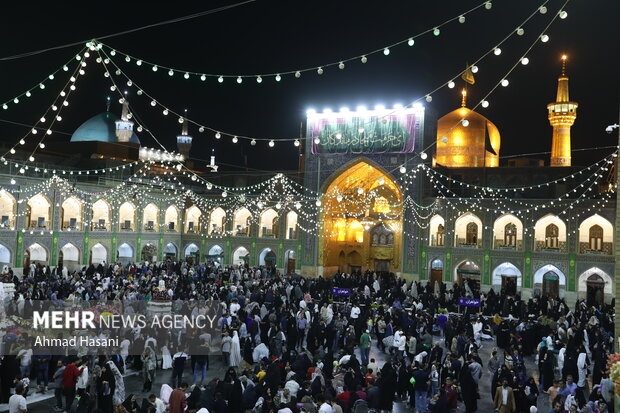 شب میلاد امام رضا (ع) در حرم مطهر رضوی
