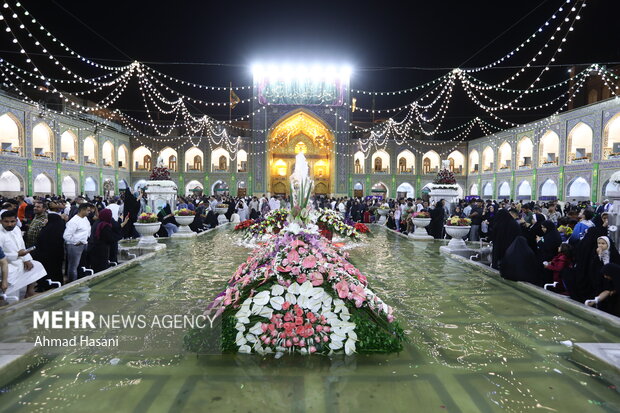 شب میلاد امام رضا (ع) در حرم مطهر رضوی