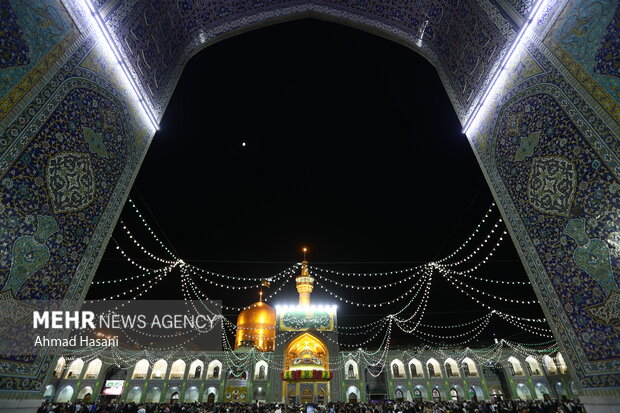 شب میلاد امام رضا (ع) در حرم مطهر رضوی