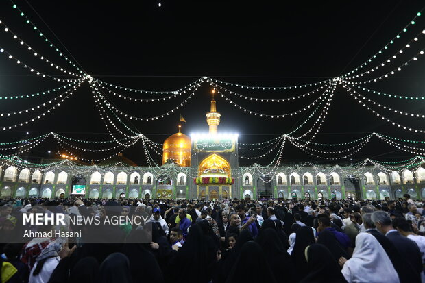 شب میلاد امام رضا (ع) در حرم مطهر رضوی