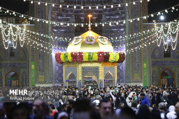 شب میلاد امام رضا (ع) در حرم مطهر رضوی