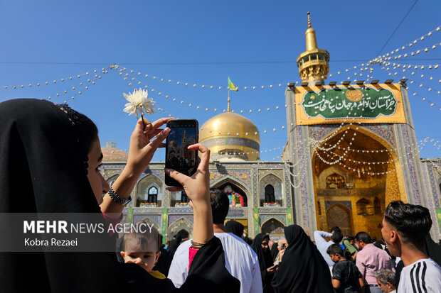روز میلاد امام رضا (ع) در حرم مطهر رضوی