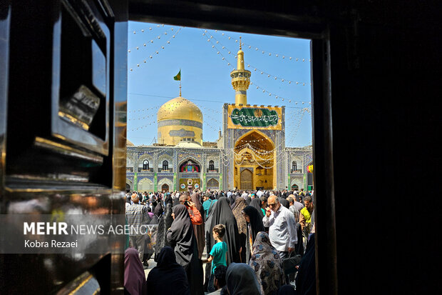 روز میلاد امام رضا (ع) در حرم مطهر رضوی
