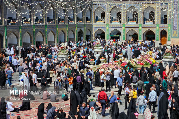 روز میلاد امام رضا (ع) در حرم مطهر رضوی