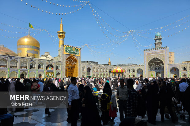 روز میلاد امام رضا (ع) در حرم مطهر رضوی