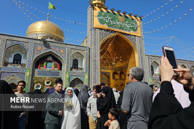 روز میلاد امام رضا (ع) در حرم مطهر رضوی