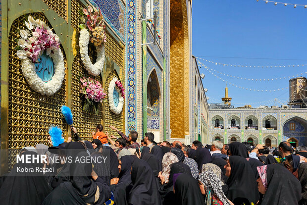 روز میلاد امام رضا (ع) در حرم مطهر رضوی