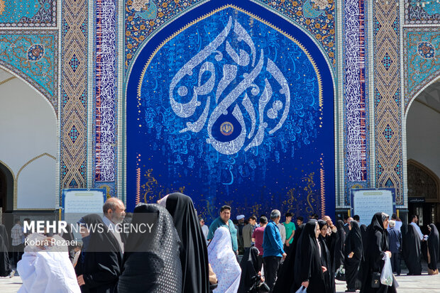 روز میلاد امام رضا (ع) در حرم مطهر رضوی