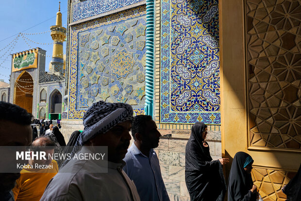 روز میلاد امام رضا (ع) در حرم مطهر رضوی