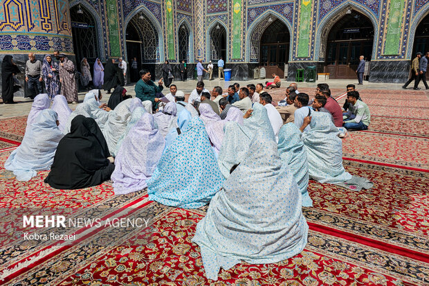 روز میلاد امام رضا (ع) در حرم مطهر رضوی
