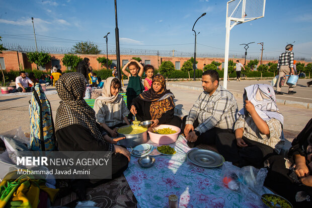 برگزاری آیین سنتی «پنجاه به در» و جشن بزرگ امام رضایی ها در قزوین