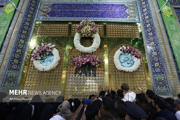المرقد الرضوي يستضيف ملايين الزوار احتفالا بعيد ميلاد عشاق كافل الغزال