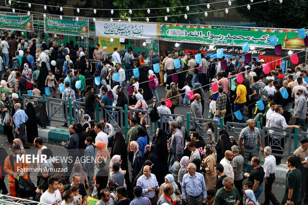 بالفيديو والصور.. الاحتفال الكبير بذكرى مولد الإمام الرضا (ع) في طهران