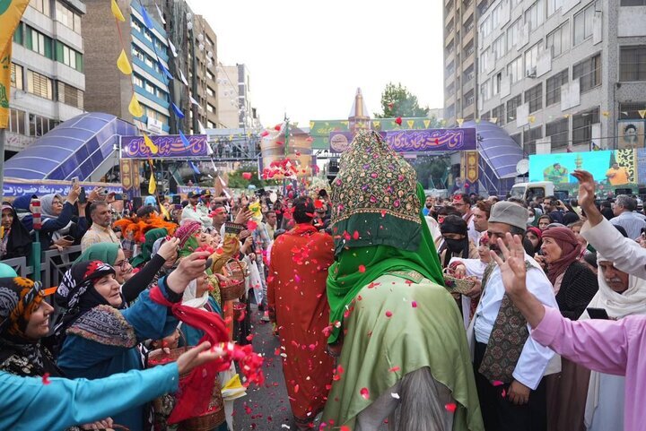 بالفيديو والصور.. الاحتفال الكبير بذكرى مولد الإمام الرضا (ع) في طهران