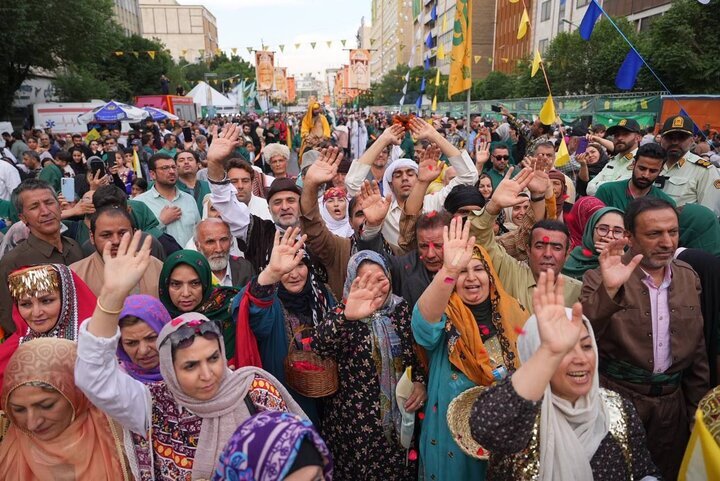 بالفيديو والصور.. الاحتفال الكبير بذكرى مولد الإمام الرضا (ع) في طهران