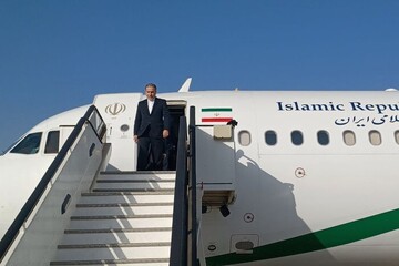 FM arrives in Jeddah for talks with Saudi officials (+VIDEO)
