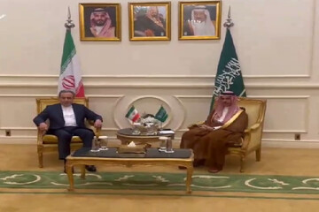 فيديو..وزير الخارجية الايراني يلتقي نظيره السعودي في جدة
