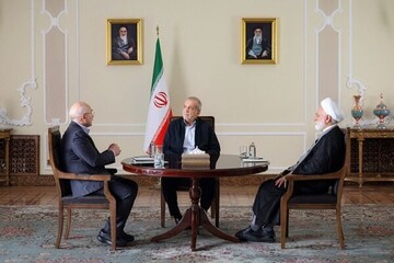 رؤساء السلطات الثلاث يعقدون اجتماعا باستضافة الرئيس بزشكيان